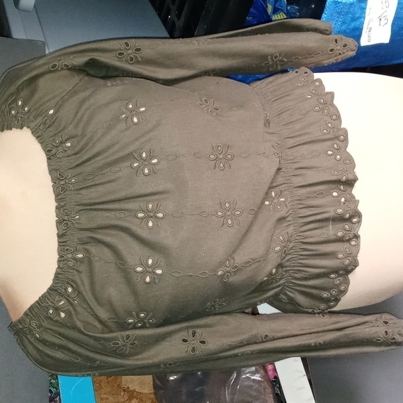 H&M medium olive green blouse - Picture 2 of 9